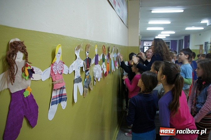 Zdjęcie w galerii na portalu naszraciborz.pl: Bądź kumplem, nie dokuczaj, czyli bezpiecznie w SP 1 wiadomości z regionu