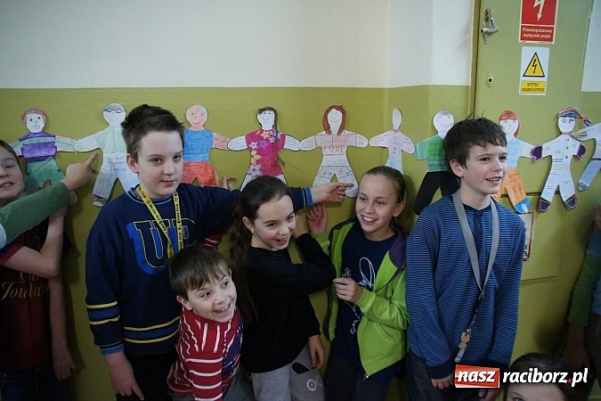 Zdjęcie w galerii na portalu naszraciborz.pl: Bądź kumplem, nie dokuczaj, czyli bezpiecznie w SP 1 wiadomości z regionu