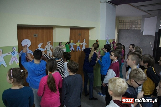 Zdjęcie w galerii na portalu naszraciborz.pl: Bądź kumplem, nie dokuczaj, czyli bezpiecznie w SP 1 wiadomości z regionu