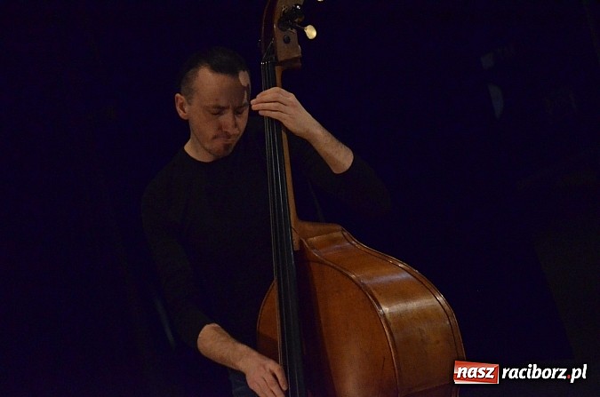 Zdjęcie w galerii na portalu naszraciborz.pl: Fantastyczny Soyka Kolektyw w Raciborskim Centrum Kultury wiadomości z regionu