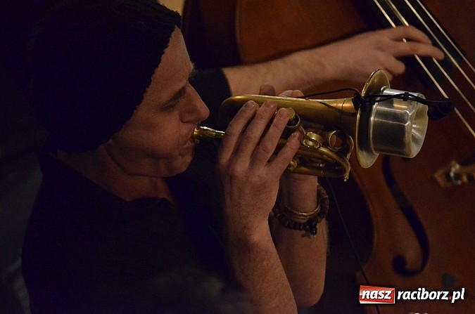 Zdjęcie w galerii na portalu naszraciborz.pl: Fantastyczny Soyka Kolektyw w Raciborskim Centrum Kultury wiadomości z regionu