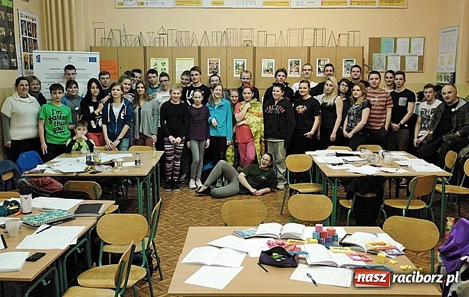 Zdjęcie w galerii na portalu naszraciborz.pl: Nocny maraton matematyczny w ZSOMS  wiadomości z regionu