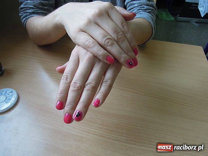 Zdjęcie w galerii na portalu naszraciborz.pl: Cięcia i upięcia – metamorfozy w ZSZ  wiadomości z regionu