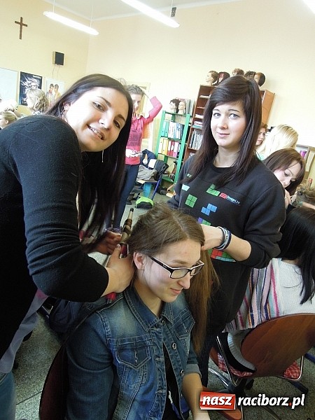 Zdjęcie w galerii na portalu naszraciborz.pl: Cięcia i upięcia – metamorfozy w ZSZ  wiadomości z regionu