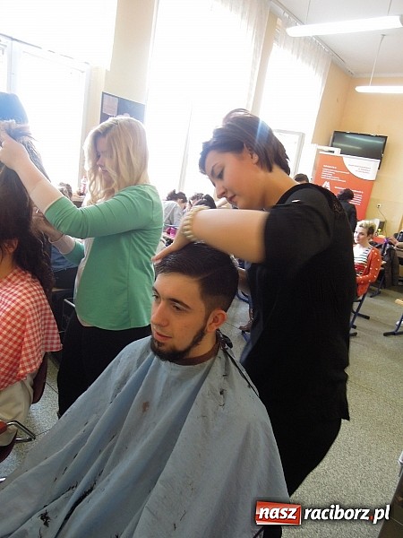 Zdjęcie w galerii na portalu naszraciborz.pl: Cięcia i upięcia – metamorfozy w ZSZ  wiadomości z regionu