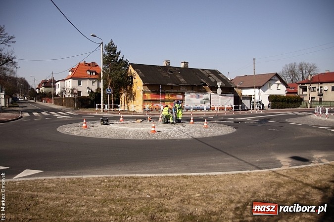 Zdjęcie w galerii na portalu naszraciborz.pl: Co powstaje na małym rondzie na Mariańskiej? wiadomości z regionu