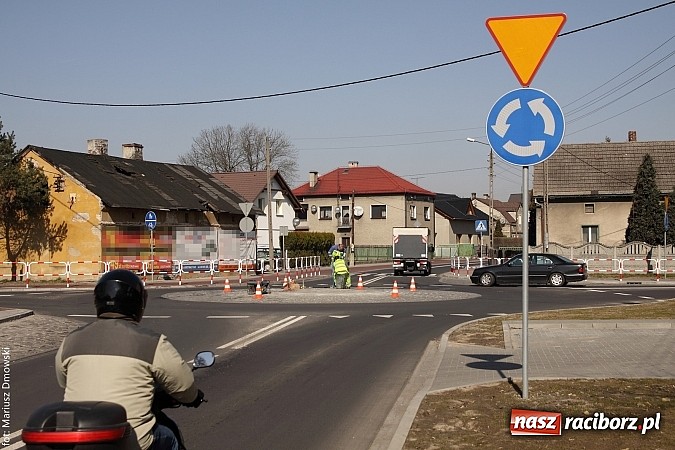 Zdjęcie w galerii na portalu naszraciborz.pl: Co powstaje na małym rondzie na Mariańskiej? wiadomości z regionu