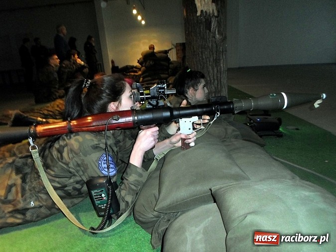 Zdjęcie w galerii na portalu naszraciborz.pl: Uczniowie ZSOMS w Wyższej Szkole Oficerskiej Wojsk Lądowych wiadomości z regionu