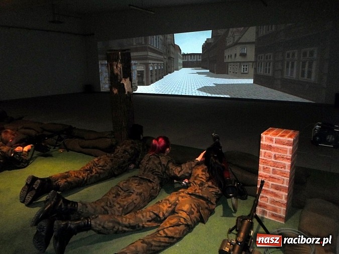 Zdjęcie w galerii na portalu naszraciborz.pl: Uczniowie ZSOMS w Wyższej Szkole Oficerskiej Wojsk Lądowych wiadomości z regionu