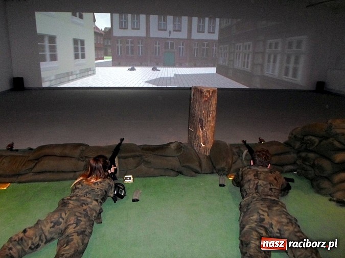 Zdjęcie w galerii na portalu naszraciborz.pl: Uczniowie ZSOMS w Wyższej Szkole Oficerskiej Wojsk Lądowych wiadomości z regionu