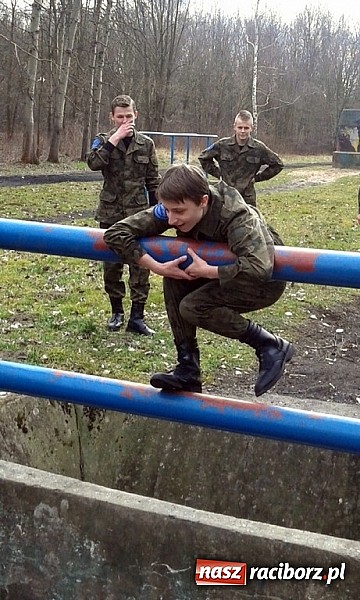 Zdjęcie w galerii na portalu naszraciborz.pl: Uczniowie ZSOMS w Wyższej Szkole Oficerskiej Wojsk Lądowych wiadomości z regionu
