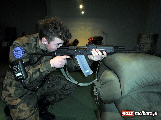 Zdjęcie w galerii na portalu naszraciborz.pl: Uczniowie ZSOMS w Wyższej Szkole Oficerskiej Wojsk Lądowych wiadomości z regionu