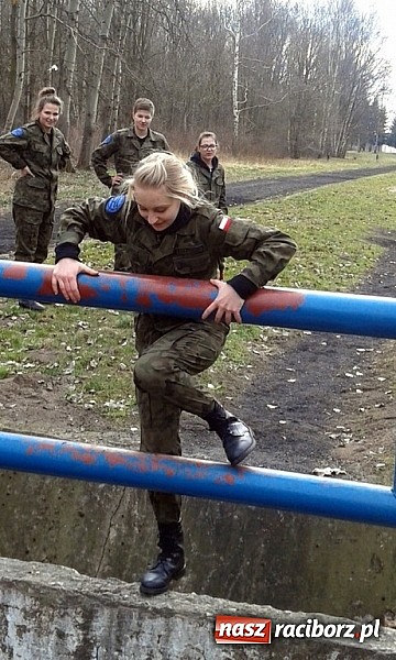 Zdjęcie w galerii na portalu naszraciborz.pl: Uczniowie ZSOMS w Wyższej Szkole Oficerskiej Wojsk Lądowych wiadomości z regionu