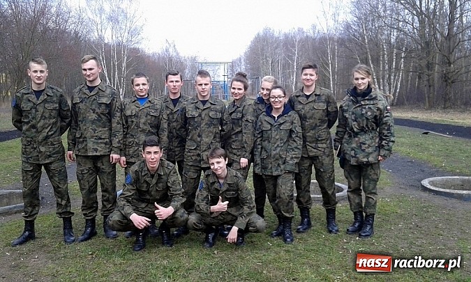 Zdjęcie w galerii na portalu naszraciborz.pl: Uczniowie ZSOMS w Wyższej Szkole Oficerskiej Wojsk Lądowych wiadomości z regionu