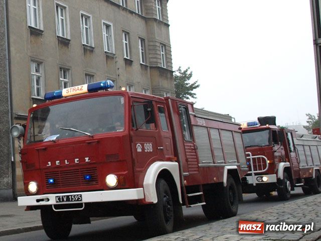 Zdjęcie w galerii na portalu naszraciborz.pl: Strażackie kolumny w korkach wiadomości z regionu