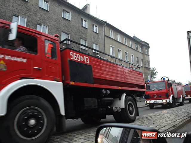Zdjęcie w galerii na portalu naszraciborz.pl: Strażackie kolumny w korkach wiadomości z regionu