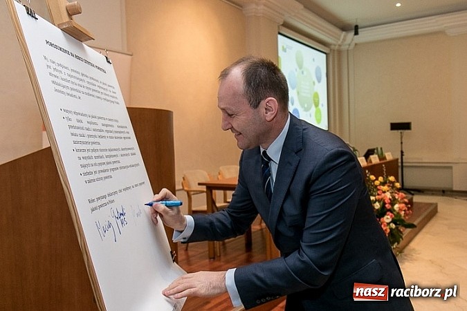 Zdjęcie w galerii na portalu naszraciborz.pl: Śląskie powietrze w centrum uwagi wiadomości z regionu