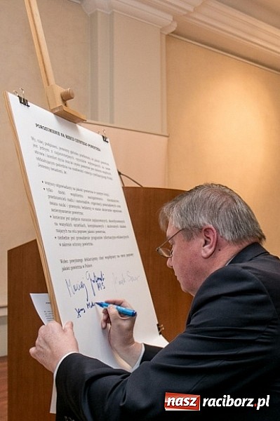 Zdjęcie w galerii na portalu naszraciborz.pl: Śląskie powietrze w centrum uwagi wiadomości z regionu