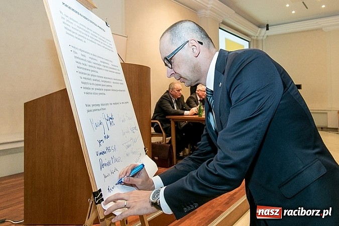 Zdjęcie w galerii na portalu naszraciborz.pl: Śląskie powietrze w centrum uwagi wiadomości z regionu