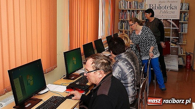 Zdjęcie w galerii na portalu naszraciborz.pl: Kolejna edycja kursu Internet 55+ już za nami wiadomości z regionu