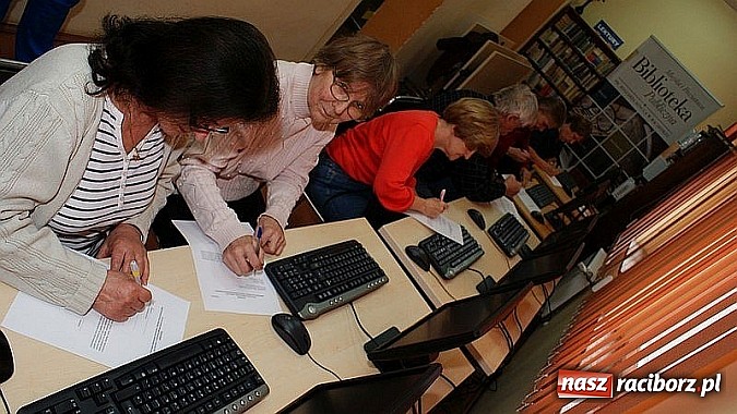 Zdjęcie w galerii na portalu naszraciborz.pl: Kolejna edycja kursu Internet 55+ już za nami wiadomości z regionu