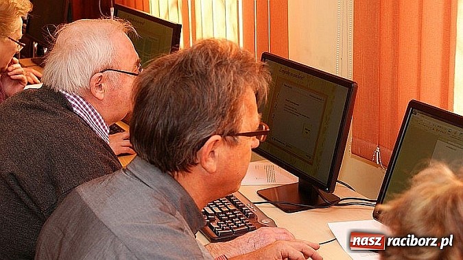 Zdjęcie w galerii na portalu naszraciborz.pl: Kolejna edycja kursu Internet 55+ już za nami wiadomości z regionu