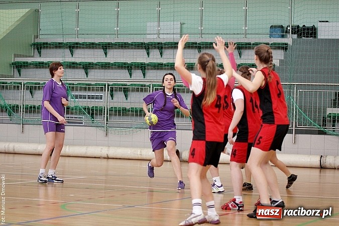 Zdjęcie w galerii na portalu naszraciborz.pl: Piłka Ręczna Dziewcząt Szk&oacute;ł Ponadgimnazjalnych wiadomości z regionu