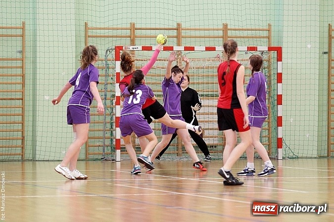 Zdjęcie w galerii na portalu naszraciborz.pl: Piłka Ręczna Dziewcząt Szk&oacute;ł Ponadgimnazjalnych wiadomości z regionu