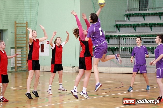 Zdjęcie w galerii na portalu naszraciborz.pl: Piłka Ręczna Dziewcząt Szk&oacute;ł Ponadgimnazjalnych wiadomości z regionu