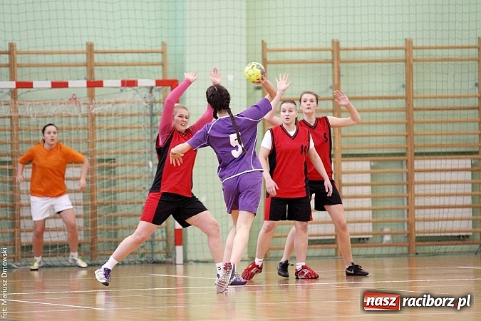 Zdjęcie w galerii na portalu naszraciborz.pl: Piłka Ręczna Dziewcząt Szk&oacute;ł Ponadgimnazjalnych wiadomości z regionu