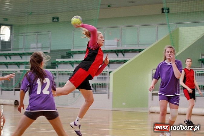 Zdjęcie w galerii na portalu naszraciborz.pl: Piłka Ręczna Dziewcząt Szk&oacute;ł Ponadgimnazjalnych wiadomości z regionu