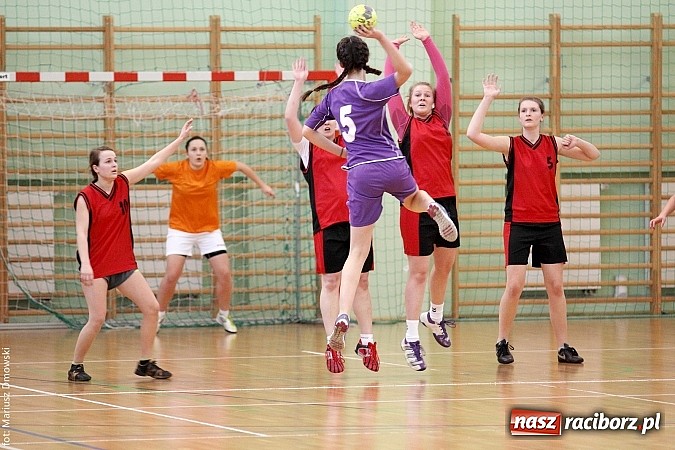 Zdjęcie w galerii na portalu naszraciborz.pl: Piłka Ręczna Dziewcząt Szk&oacute;ł Ponadgimnazjalnych wiadomości z regionu