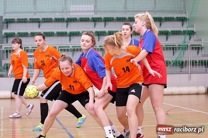 Zdjęcie w galerii na portalu naszraciborz.pl: Piłka Ręczna Dziewcząt Szk&oacute;ł Ponadgimnazjalnych wiadomości z regionu