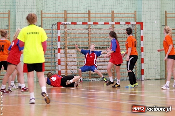 Zdjęcie w galerii na portalu naszraciborz.pl: Piłka Ręczna Dziewcząt Szk&oacute;ł Ponadgimnazjalnych wiadomości z regionu