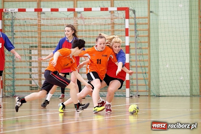 Zdjęcie w galerii na portalu naszraciborz.pl: Piłka Ręczna Dziewcząt Szk&oacute;ł Ponadgimnazjalnych wiadomości z regionu