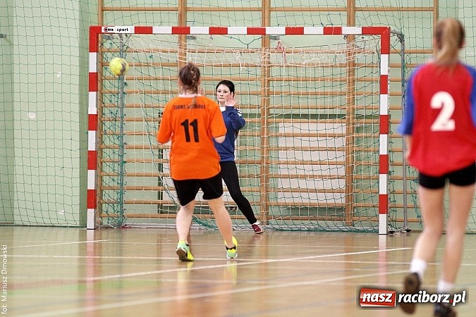 Zdjęcie w galerii na portalu naszraciborz.pl: Piłka Ręczna Dziewcząt Szk&oacute;ł Ponadgimnazjalnych wiadomości z regionu