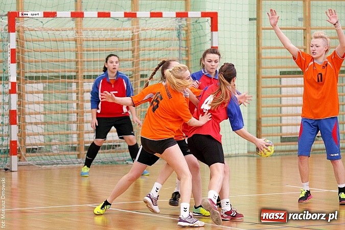 Zdjęcie w galerii na portalu naszraciborz.pl: Piłka Ręczna Dziewcząt Szk&oacute;ł Ponadgimnazjalnych wiadomości z regionu
