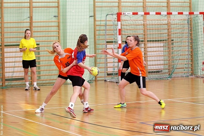 Zdjęcie w galerii na portalu naszraciborz.pl: Piłka Ręczna Dziewcząt Szk&oacute;ł Ponadgimnazjalnych wiadomości z regionu