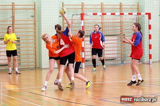 Zdjęcie w galerii na portalu naszraciborz.pl: Piłka Ręczna Dziewcząt Szk&oacute;ł Ponadgimnazjalnych wiadomości z regionu