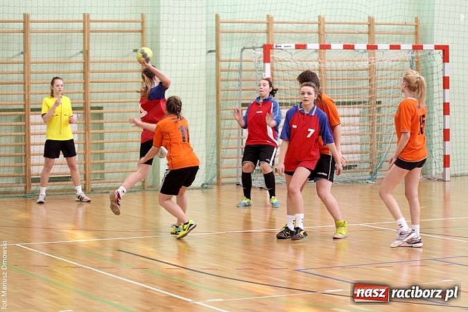 Zdjęcie w galerii na portalu naszraciborz.pl: Piłka Ręczna Dziewcząt Szk&oacute;ł Ponadgimnazjalnych wiadomości z regionu