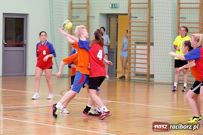 Zdjęcie w galerii na portalu naszraciborz.pl: Piłka Ręczna Dziewcząt Szk&oacute;ł Ponadgimnazjalnych wiadomości z regionu