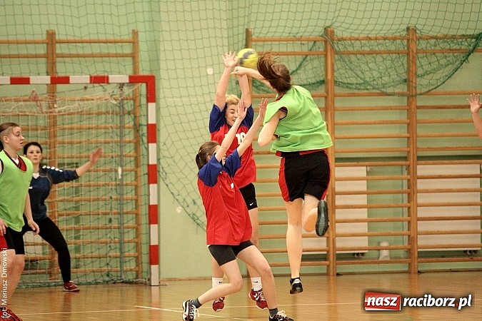 Zdjęcie w galerii na portalu naszraciborz.pl: Piłka Ręczna Dziewcząt Szk&oacute;ł Ponadgimnazjalnych wiadomości z regionu