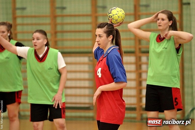 Zdjęcie w galerii na portalu naszraciborz.pl: Piłka Ręczna Dziewcząt Szk&oacute;ł Ponadgimnazjalnych wiadomości z regionu