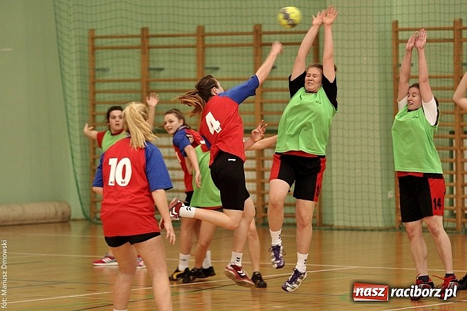 Zdjęcie w galerii na portalu naszraciborz.pl: Piłka Ręczna Dziewcząt Szk&oacute;ł Ponadgimnazjalnych wiadomości z regionu