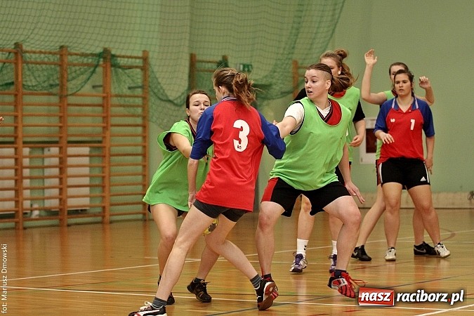 Zdjęcie w galerii na portalu naszraciborz.pl: Piłka Ręczna Dziewcząt Szk&oacute;ł Ponadgimnazjalnych wiadomości z regionu