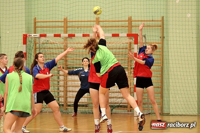 Zdjęcie w galerii na portalu naszraciborz.pl: Piłka Ręczna Dziewcząt Szk&oacute;ł Ponadgimnazjalnych wiadomości z regionu