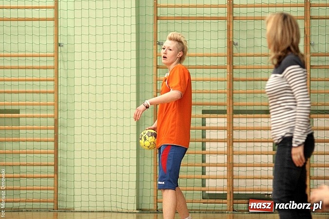 Zdjęcie w galerii na portalu naszraciborz.pl: Piłka Ręczna Dziewcząt Szk&oacute;ł Ponadgimnazjalnych wiadomości z regionu