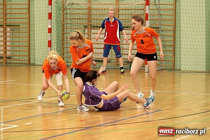 Zdjęcie w galerii na portalu naszraciborz.pl: Piłka Ręczna Dziewcząt Szk&oacute;ł Ponadgimnazjalnych wiadomości z regionu