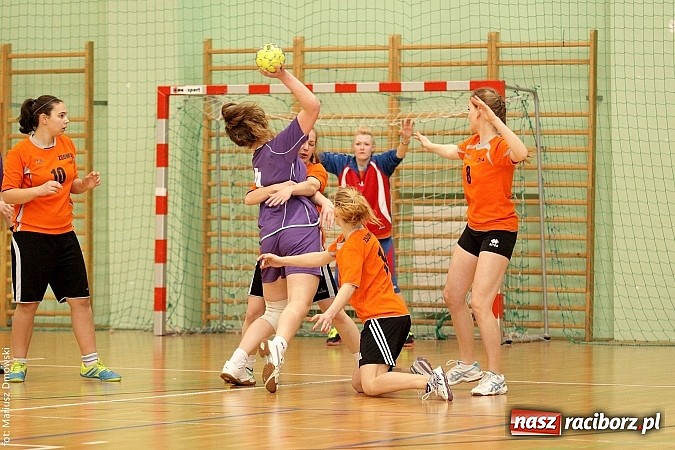 Zdjęcie w galerii na portalu naszraciborz.pl: Piłka Ręczna Dziewcząt Szk&oacute;ł Ponadgimnazjalnych wiadomości z regionu