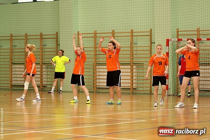 Zdjęcie w galerii na portalu naszraciborz.pl: Piłka Ręczna Dziewcząt Szk&oacute;ł Ponadgimnazjalnych wiadomości z regionu
